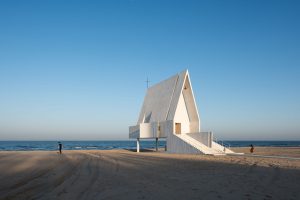 Contemporary Lightweight Stacking Church Chairs for Beach Church
