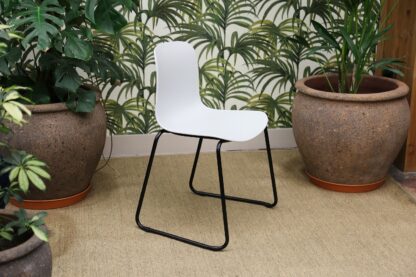 FLUX Wood Leg Café Chair | Cafe Chairs | FLUS